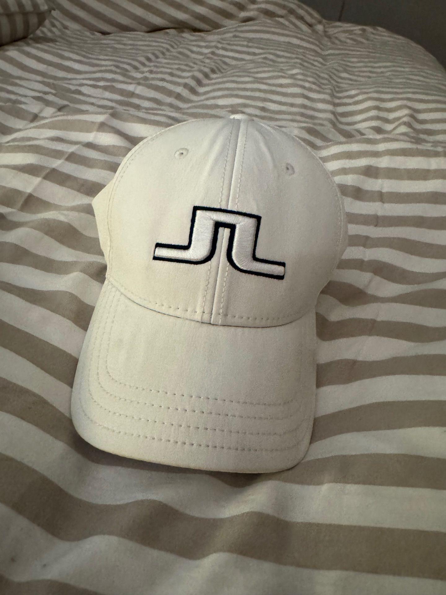Hat White M/L Used