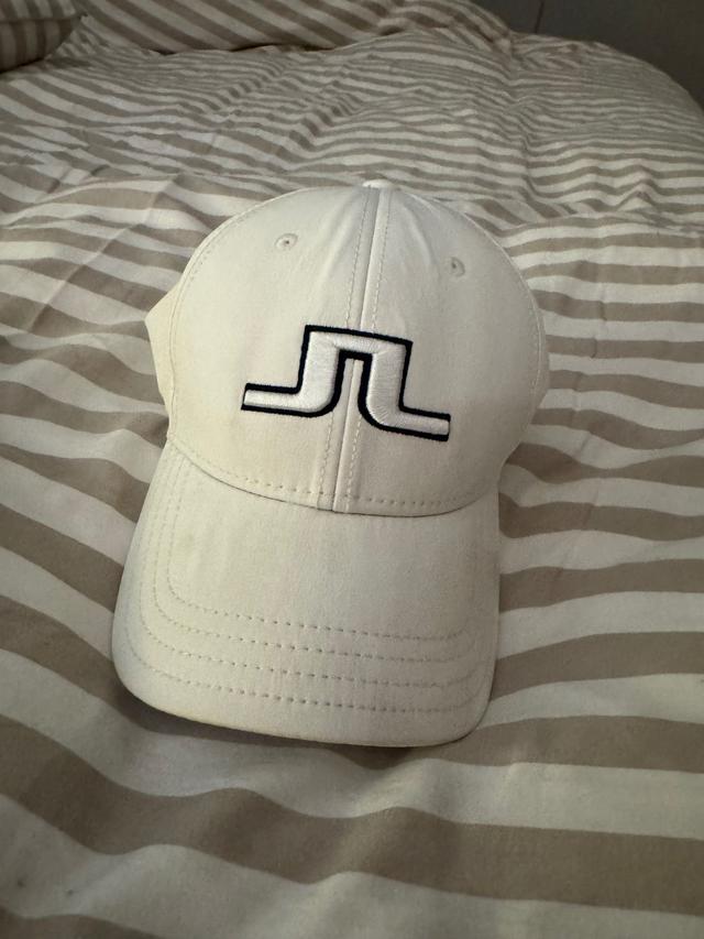 Hat White M/L Used