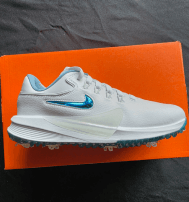 Men´s Shoe Nike 5,5 White New with Tags Spiked