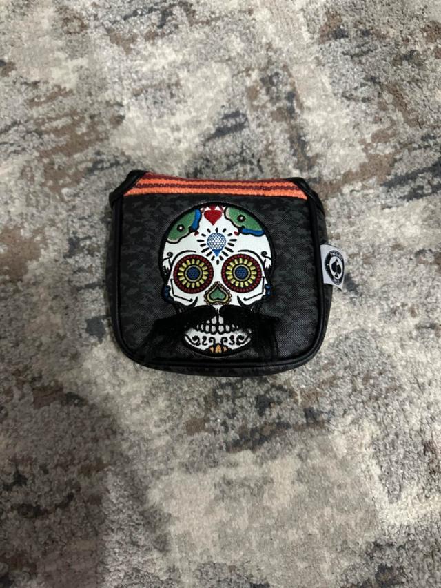 Headcover Pins & Aces New without Tags