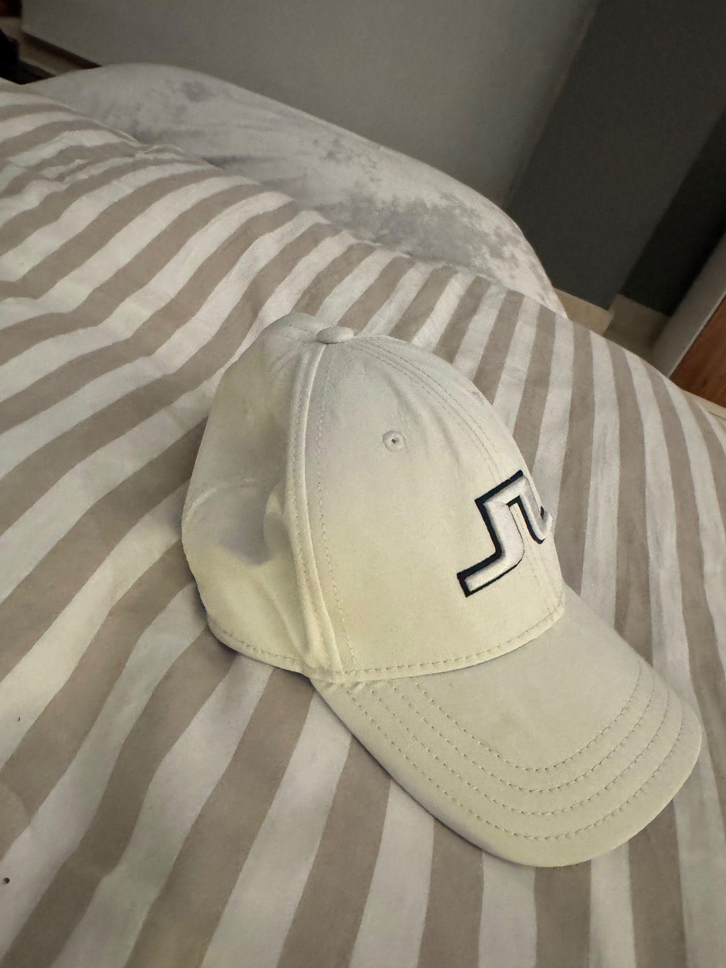 Hat White M/L Used