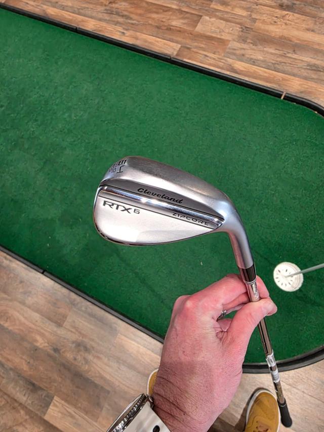 Wedge Cleveland 54° Above Average 9.0 Graphite Right RTX 6 ZipCore Black Satin Mid Grind
