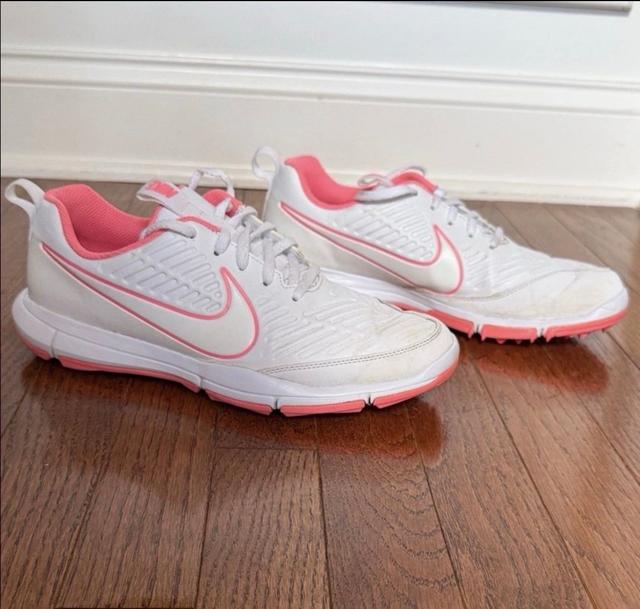 Women´s Shoe Nike 9 White Medium Fair Condition 7.0 Spikeless
