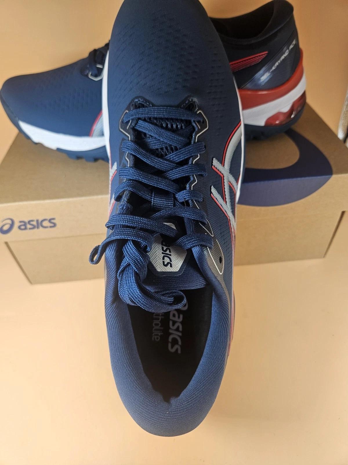 Men´s Shoe Asics 9,5 Spikeless New with Tags Medium