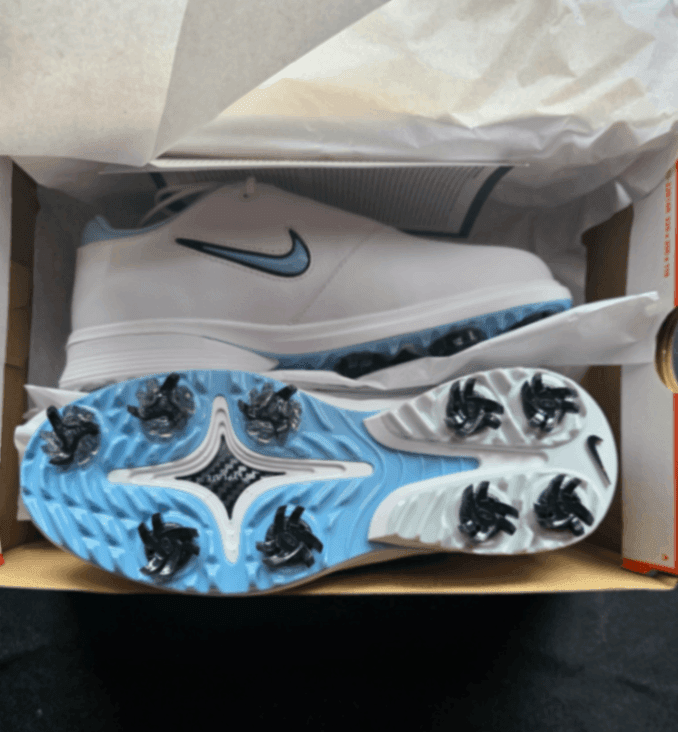 Men´s Shoe 5 White Spiked New with Tags Nike