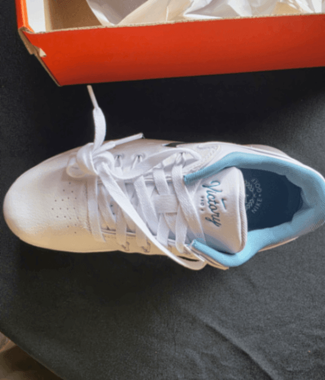 Men´s Shoe Nike 6,5 White New with Tags Spiked