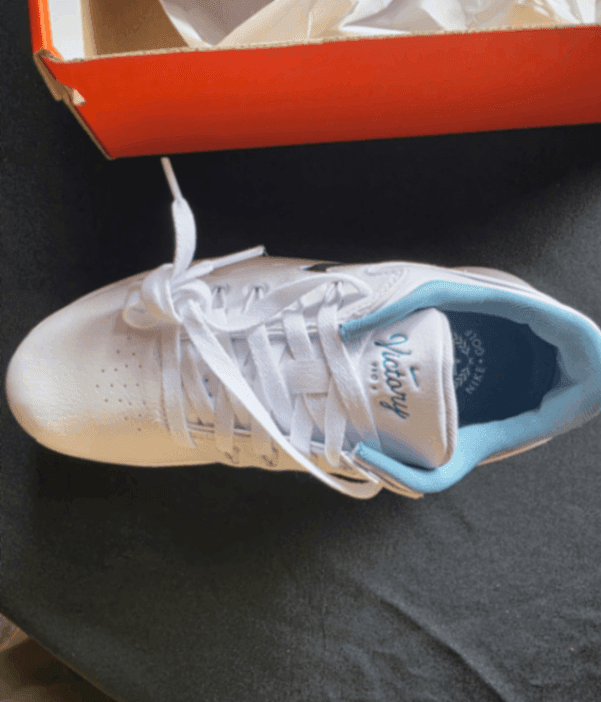 Men´s Shoe 5 White Spiked New with Tags Nike