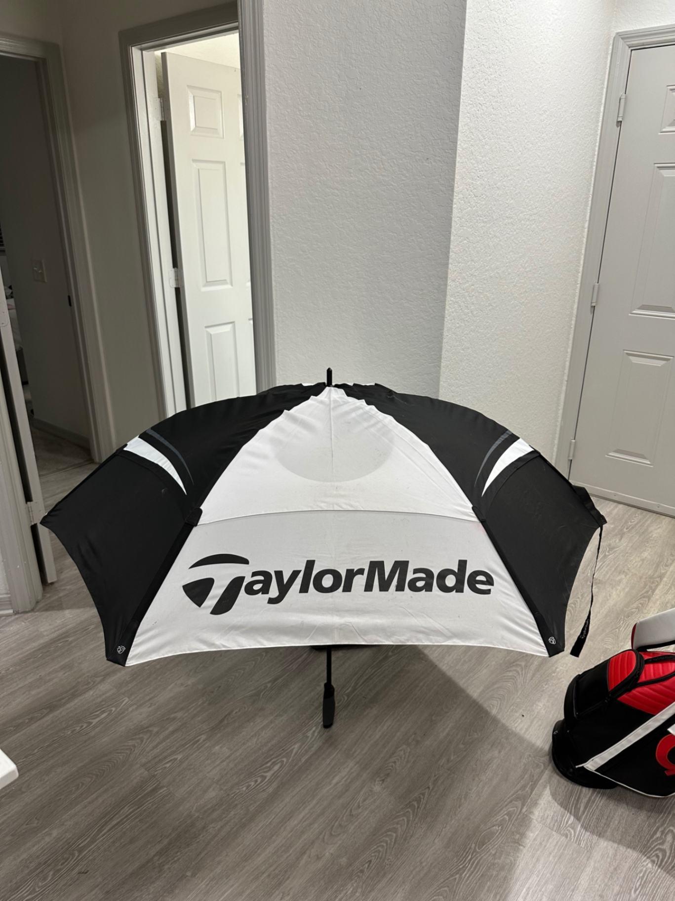 Umbrella Taylormade Black Used