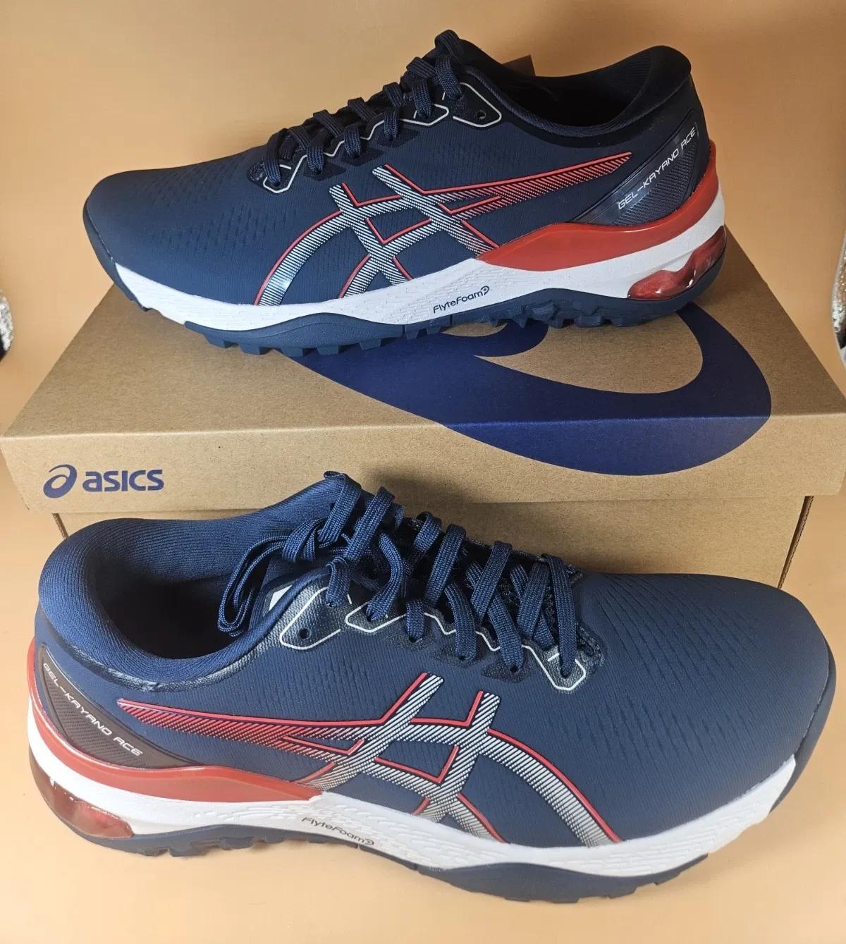 Men´s Shoe Asics 9,5 Spikeless New with Tags Medium