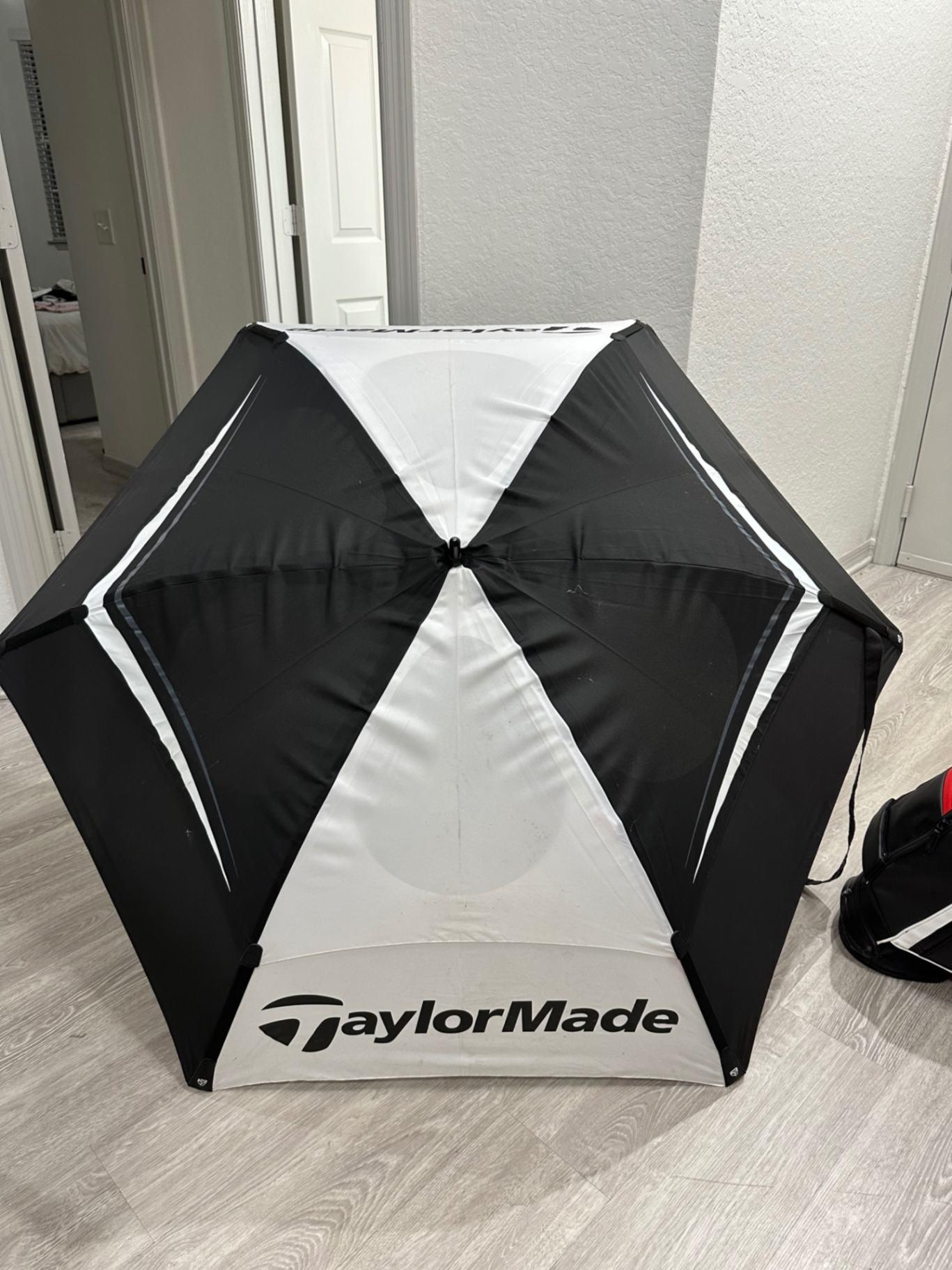 Umbrella Taylormade Black Used