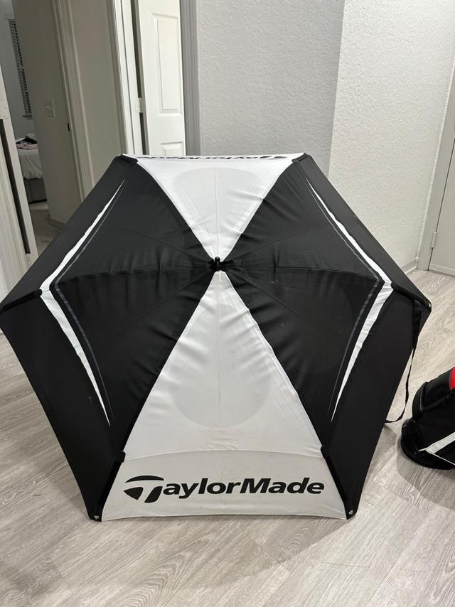 Umbrella Taylormade Black Used
